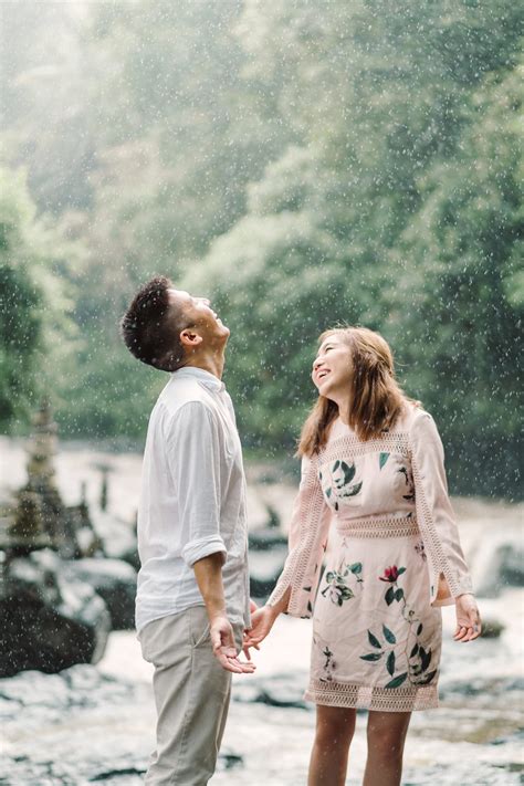 Rainy Day Engagement Photoshoot By Ubud Photographer 588