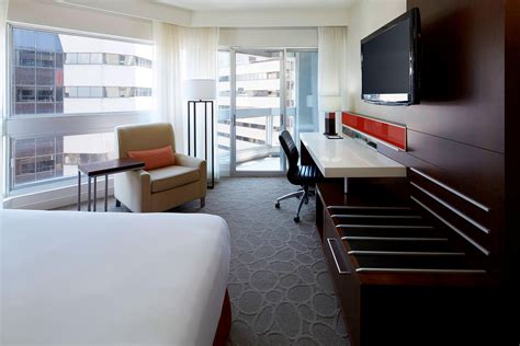 Hotel in Downtown Montreal, Canada | Delta Hotels Montreal