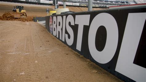 Nascar Cup Race On Bristol Dirt Track Moved To Monday Fox 5 Atlanta