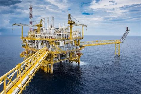 challenges  upstream oil  gas  stratus technologies edge