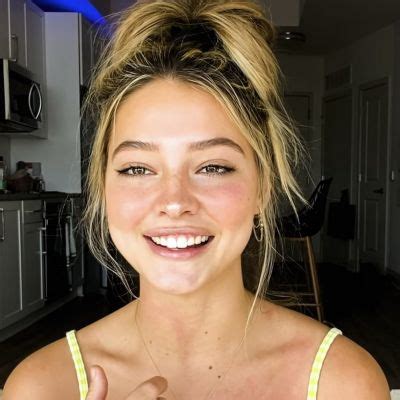 Madelyn Cline Net Worth Bio Age Height Wiki Updated 2022 Pretty