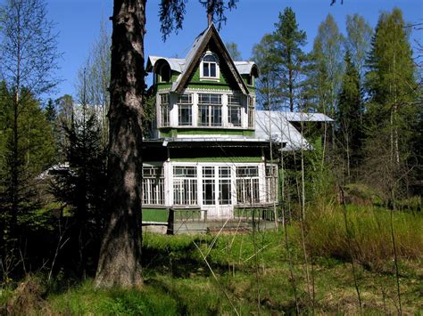 Вырица, ул. Салтыкова - Щедрина (Витгенштейна) д. 19 / ул ...