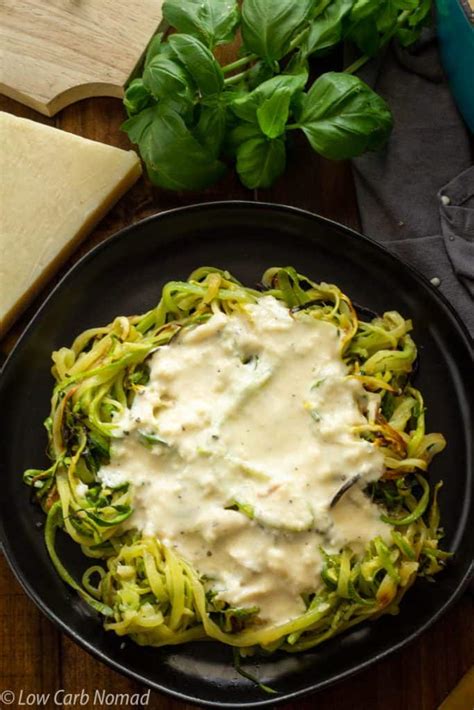 Low Carb Roasted Garlic Cream Sauce • Low Carb Nomad