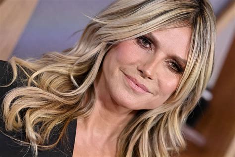 Heidi Klum Goes Makeup Free To Pose Nude On The Beach