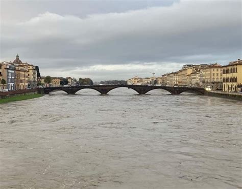 Violento Nubifragio A Pistoia Fiumi In Piena Sale L Arno A Firenze