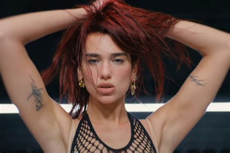 Dua Lipa lâche la bombe Houdini et la Toile s emballe devant son