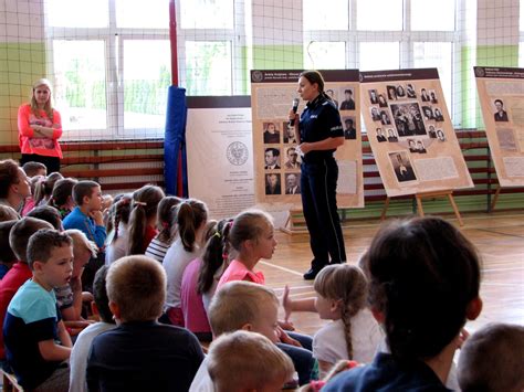 W trosce o bezpieczeństwo dzieci policjanci radzą jak bezpiecznie