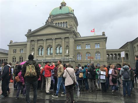 Gegen Einschr Nkungen Corona Demo Auf Dem Bundesplatz News Srf