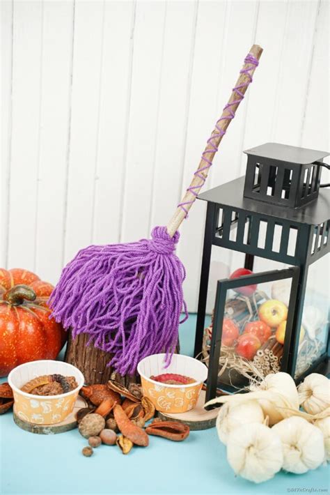 Easy DIY Witch S Broom Halloween Decoration DIY Crafts