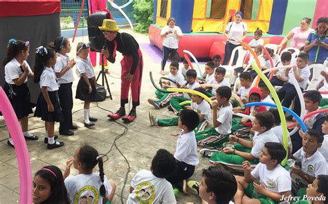 Niños Del Colegio Verde Sonrisa Dedican Día De Alegría A Tomás Borge