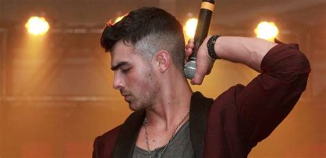 Joe Jonas vai abrir shows de Britney Spears na turnê Femme Fatale