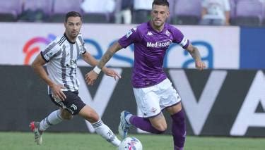 Fiorentina Juventus Una Maxi Coreografia Per I 50 Anni Degli Ultras Viola