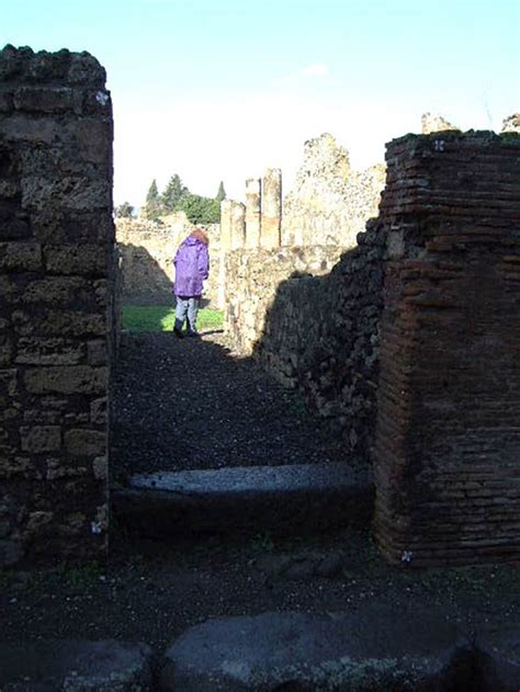 Vi Pompeii December Looking North To Entrance Doorway