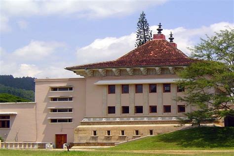 university  peradeniya attractions  sri lanka