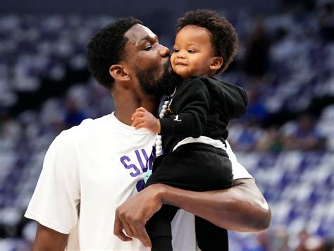 deandre ayton  girlfriend net worth tattoos smoking body