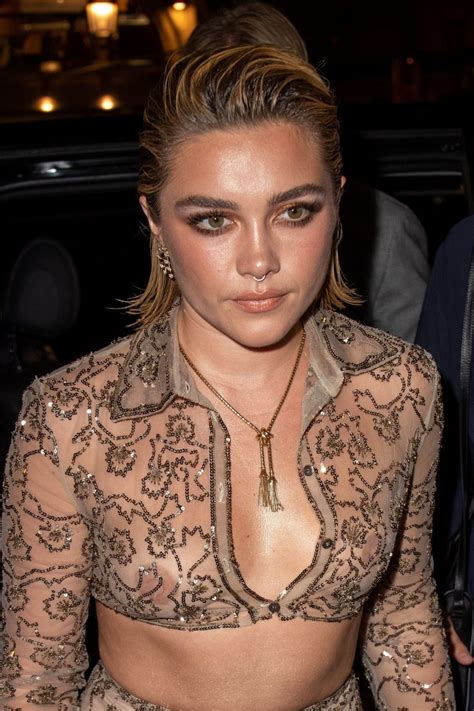 Florence Pugh Exposed Her Naked Tits At Valentino Show Photos