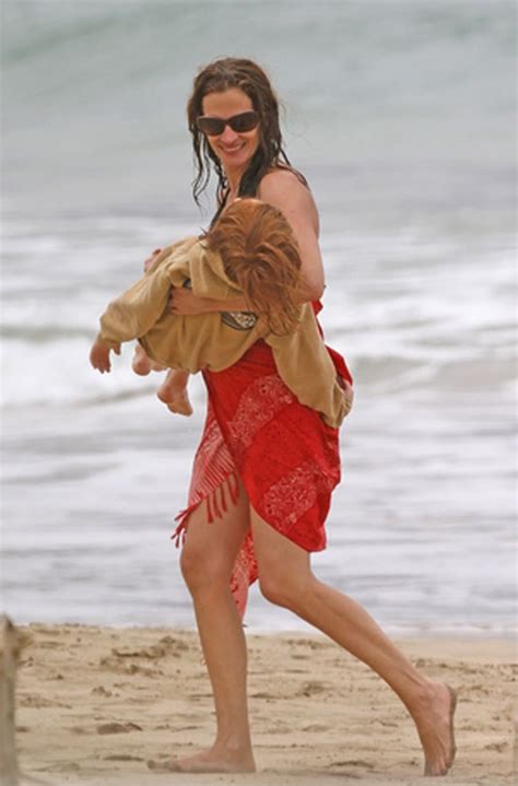 Julia Roberts In Bikini At A Beach In Hawaii Hawtcelebs