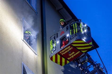 Feuer In Wohnblock F Hrt Zu Gro Einsatz Freiwillige Feuerwehr Burghausen