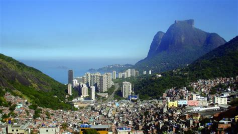 SPONTANEOUS STREET LIFE IN ROCINHA - The City at Eye Level