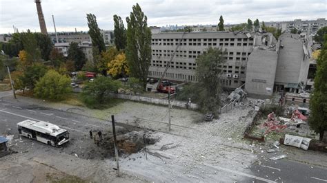 Из-за ракетных ударов по Днепру ранены 20 человек, четверо из них – в ...