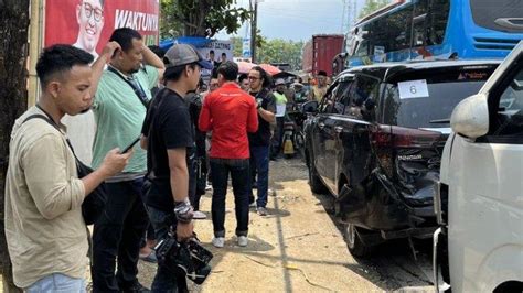 Tiga Mobil Rombongan Capres No Urut 1 Alami Kecelakaan Beruntun Di