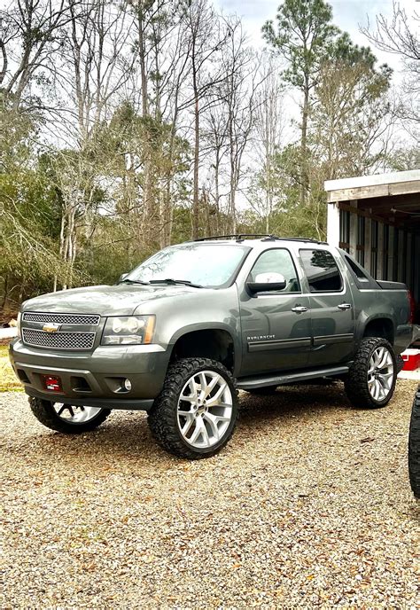 View build 7.5 Inch Lifted 2011 Chevy Avalanche 1500 2WD | Rough Country