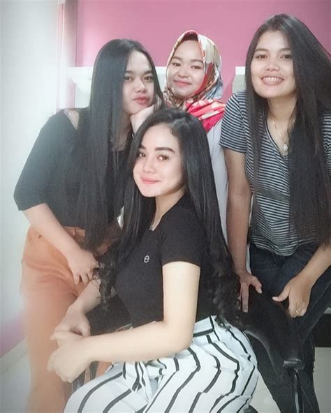 Tengok Pipi Ku Pertanda Aku Bahagia Ya Aku Bahagia Aku Merry