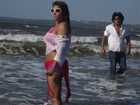 Bindaas Snaps Raja Yasmeen In Hot Vedio