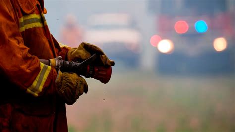 Bushfire threat eases slightly across Queensland | Sky News Australia