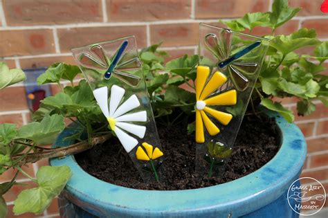 Fused Glass Flower Plant Stake Garden Stake Garden Art White Daisy