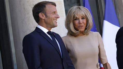 仏大統領夫人ブリジット・マクロンの実力 クーリエ・ジャポン