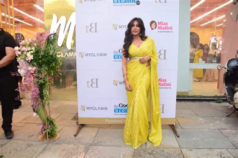 Chitrangada Singh Raises Hotness Levels In A Sizzling Yellow Saree In