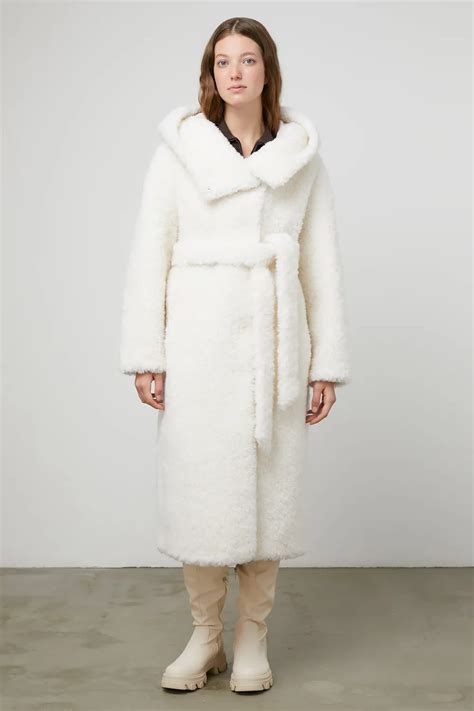 Шуба из овечьей шерсти SnowQueen_collection 669522003 цены в Москве ...