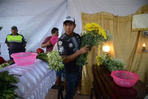 Dolor Y Solidaridad En Las Honras F Nebres De V Ctimas De La Erupci N