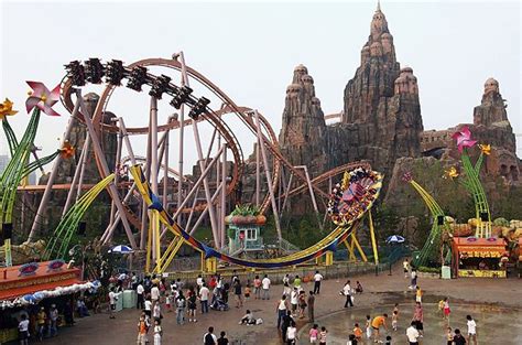 amusement park pictures | Happy Valley in Beijing is modeled on a ...