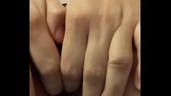 Slut Obtient Ses Doigts Dans Son Cul XVIDEOS