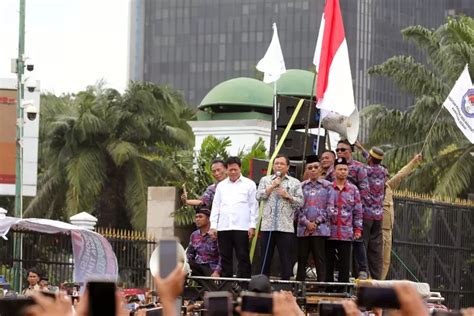 Perangkat Desa Kepung Dpr Inilah Tiga Tuntutannya Rbg Id