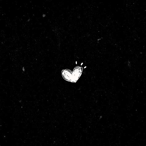 [100+] Aesthetic Black Heart Wallpapers | Wallpapers.com