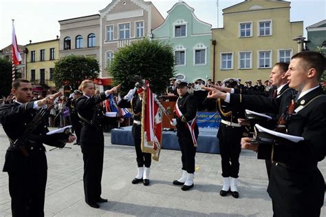 Puck Przysi Ga Wojskowa Na Stary Rynek Przyjad Marynarze Z Amw Wideo