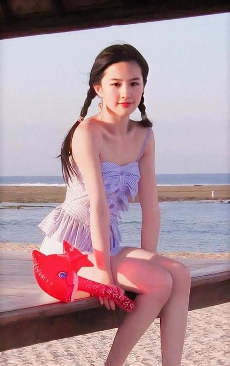 8 Hot Sexy Liu Yifei Bikini Pics