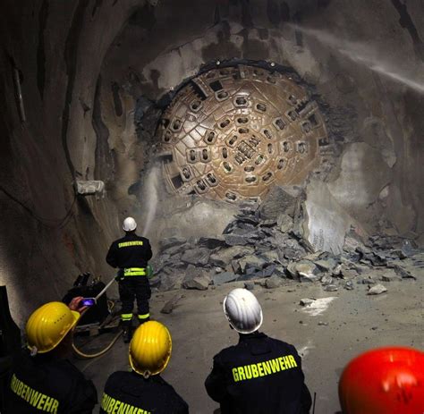 Gotthard Durchbruch im längsten Tunnel der Welt WELT