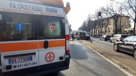 Incidente In Corso Lecce Angolo Via Medici Auto Contro Ambulanza