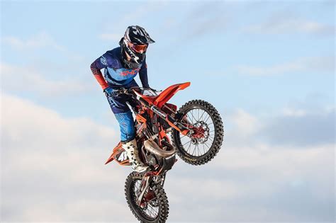 PRO CIRCUIT KTM 125SX: BEHIND THE BUILD - Dirt Bike Magazine