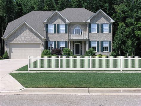 The Benefits Of Vinyl Picket Fences Orange Fence Supply