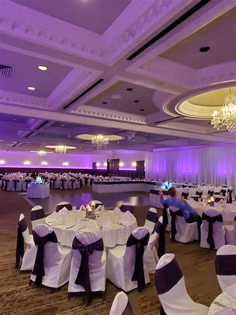 Radisson Hotel Cincinnati Riverfront, KY - Covington, KY - Wedding Venue