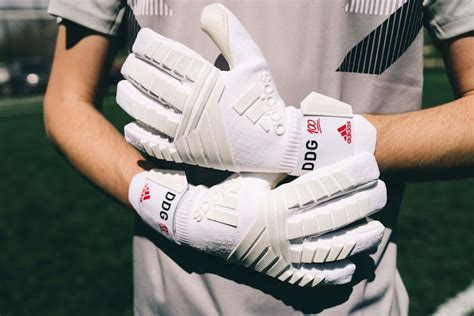 Special Adidas David de Gea '100' Keeper Gloves Released - Footy Headlines