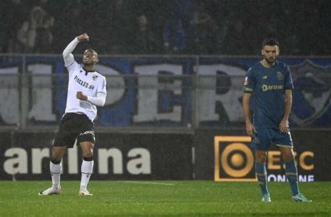 S O Paulo Encaminha Contrata O Do Atacante Andr Silva