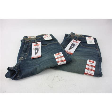 Wrangler Athletic Fit Jeans 2 Pieces Property Room