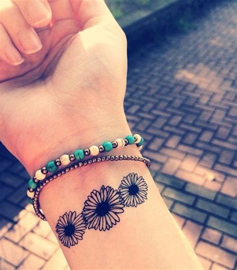 23 Daisy Flowers Wrist Tattoos Wrist Tattoo Pictures