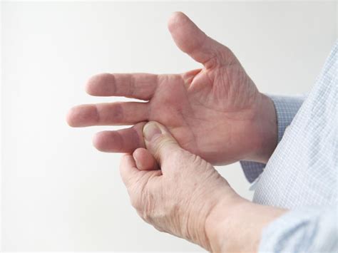 6 Ways To Ease Arthritis Pain In Hands - Boldsky.com